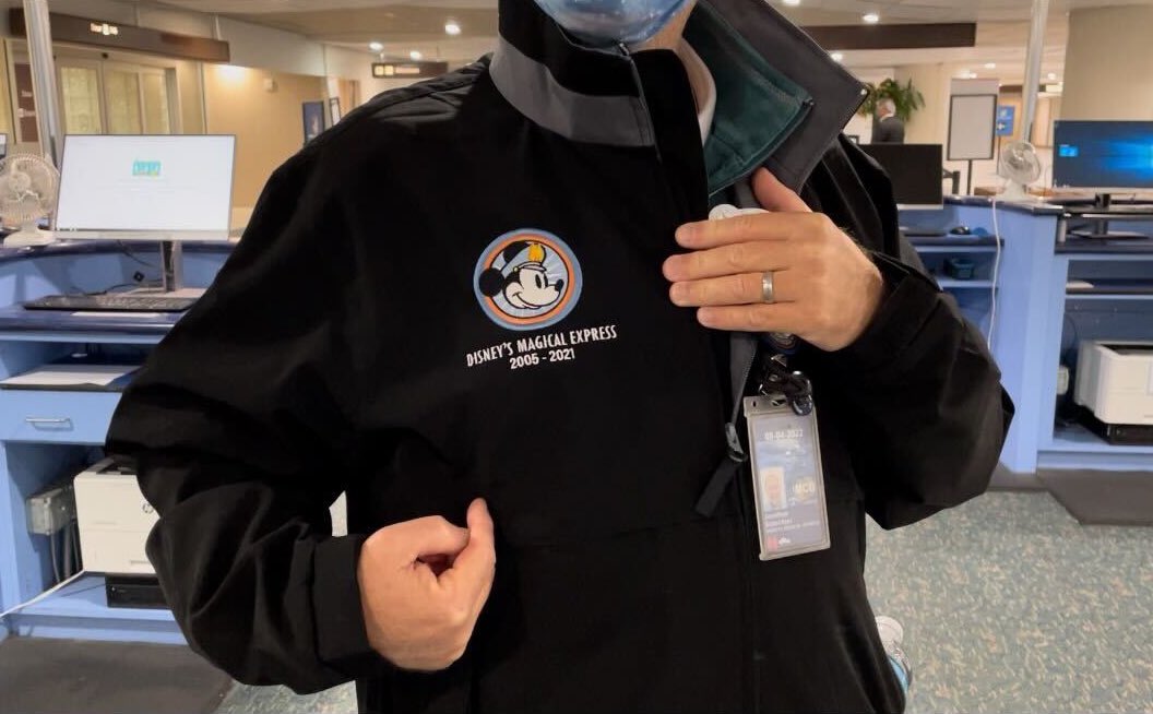 WDWNT's tweet photo. Disney’s Magical Express cast members have been given a farewell jacket 😭 https://t.co/rp41ExcpTh