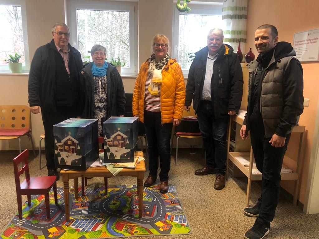 danielgensigk's tweet photo. Unterstützung beim Projekt "Weihnachtsganz zum Fest". 130 Essen konnten verteilt werden!
#Weihnachten #weihnachtsprojekt #allejahrewieder #gernehelfen #zusammen https://t.co/3suYS4ZAMG