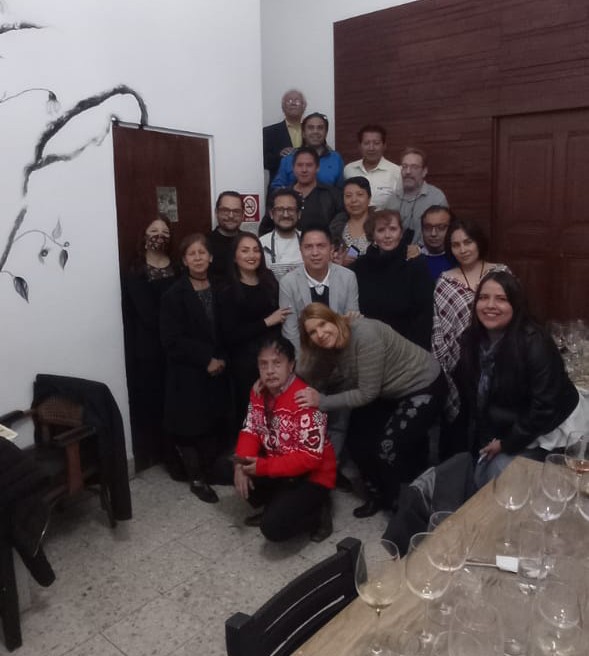 anaisdemelo's tweet photo. @vinhosverdes ofreció a sus amigos de la prensa una espectacular cena/maridaje en @fondahuitzillin para cerrar el año con broche de oro. El Sommelier #IvanMisael y el chef #ManuelCarrasco nos demostraron que el vino verde marida perfectamente bien con la gastronomía mexicana. https://t.co/s2JpSngzgC