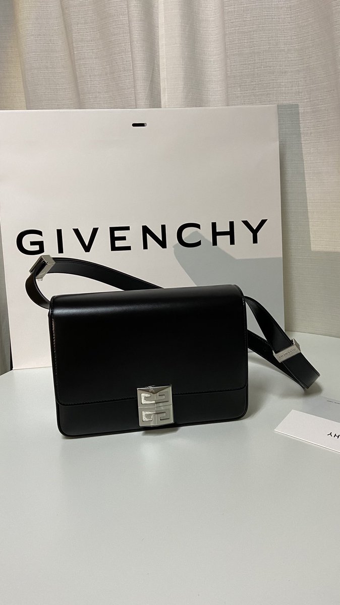 ktskjncr's tweet photo. กระเป๋า Aespa หนังหอมมากกกก บั้คเคิ้ล 4G เท่มากกก🖤
#givenchy4g https://t.co/9Odh8L1kjf