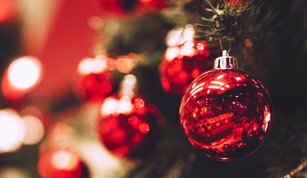 ESSIkiertokassi's tweet photo. ESSI toivottaa kaikille rauhallista joulua ja onnellista uutta vuotta! 🎄 https://t.co/4hT8fgi9rG