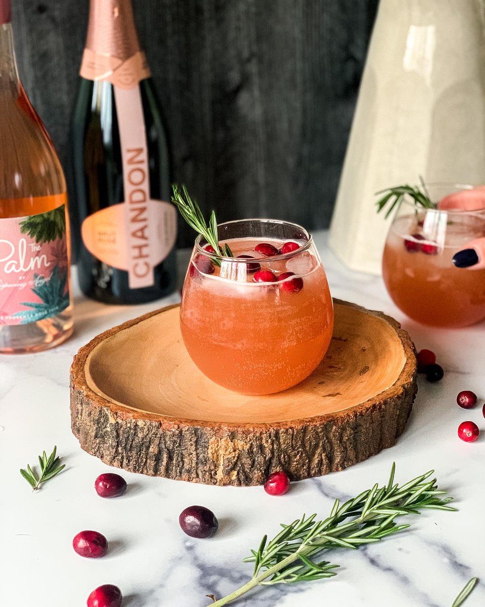 nomastehungry's tweet photo. How are you celebrating the holiday? Make this festive sangria!

Cranberries
Splash Cranberry juice
Champagne
The Palm by Whispering Angel Wine
Splash grand marnier
2 parts Club Soda
Splash of Orange Juice

#sangria #foodtography #drinks #holidayseason #nomastehungry #cocktail https://t.co/YYDuPPHAz9