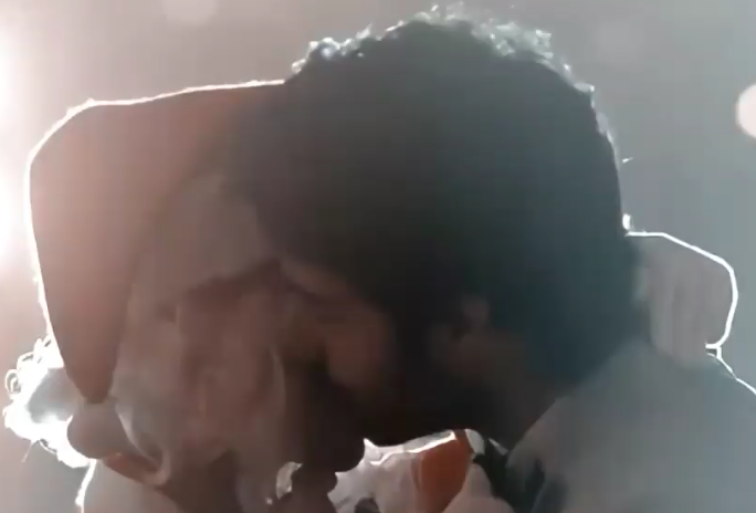 rushaxheaven's tweet photo. When will they complete their incomplete kiss🤔
"Last year Christmas par adhuri kiss hoyi thi iss bar puri chaiye" 
@StarPlus @DisneyPlusHS https://t.co/X4n48GQp4n