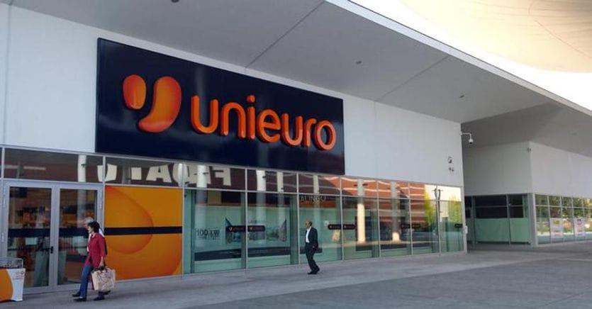 sole24ore's tweet photo. 🔸 #Antitrust, multa per 10 milioni a #Unieuro, #Mediaworld, #LeroyMerlin e #Monclick. Nel mirino, la diffusione di informazioni inesatte e ingannevoli sulla disponibilità dei prodotti venduti online e sui relativi prezzi, nonché sui tempi di consegna https://t.co/8gKsG0pmH8 https://t.co/xl9al2vMI9