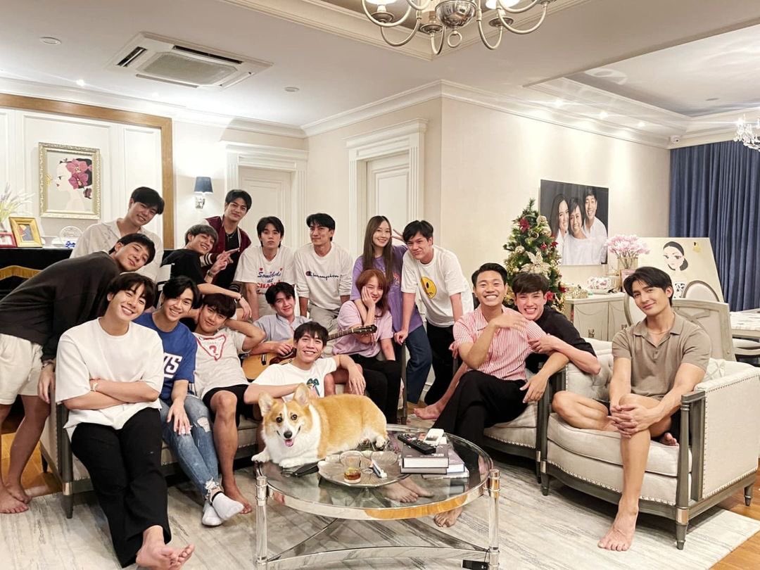 MixOfficialFC's tweet photo. เป็นปาร์ตี้คริสต์มาสและปีใหม่ที่อบอุ่นมากเลยแง ทุกคนน่ารักแบบสิบดาวลูกไก่ มีความสุขเยอะๆน้า 🤏🏻🎀🤍

IG : backaof (Update)
🖇 : https://t.co/RQ7rHVDz7a

#mixxiw @wixxiws
#ส่วนผสมของมิกซ์ https://t.co/OMnFm8ynNC