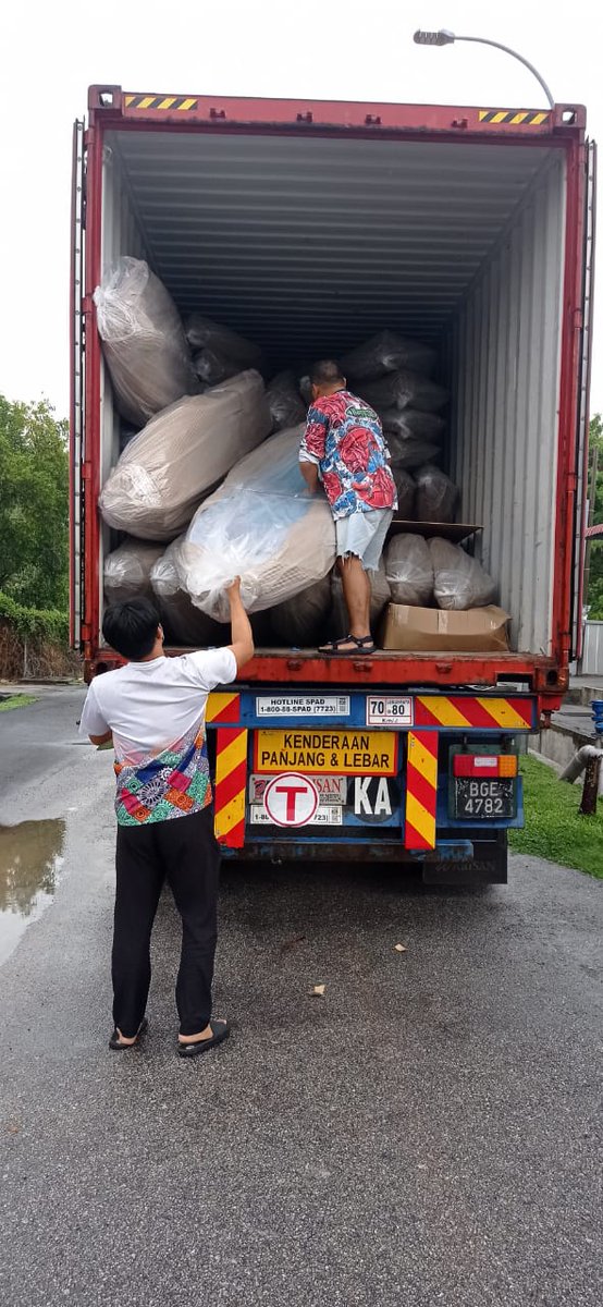 hirman74's tweet photo. Kayak² baru dah sampai di #KayaKingPD. Kalau ada yang memerlukan untuk pinjam bagi misi bantuan, sewa atau boleh danakan team², kami sedia untuk ke lokasi diperlukan. Team 1 ada di Langat dan Team 2 sudah bergerak ke Pahang. #DaruratBanjir #ONRescue #AATransport #PowerworkFitness https://t.co/Y3Da72u8P2