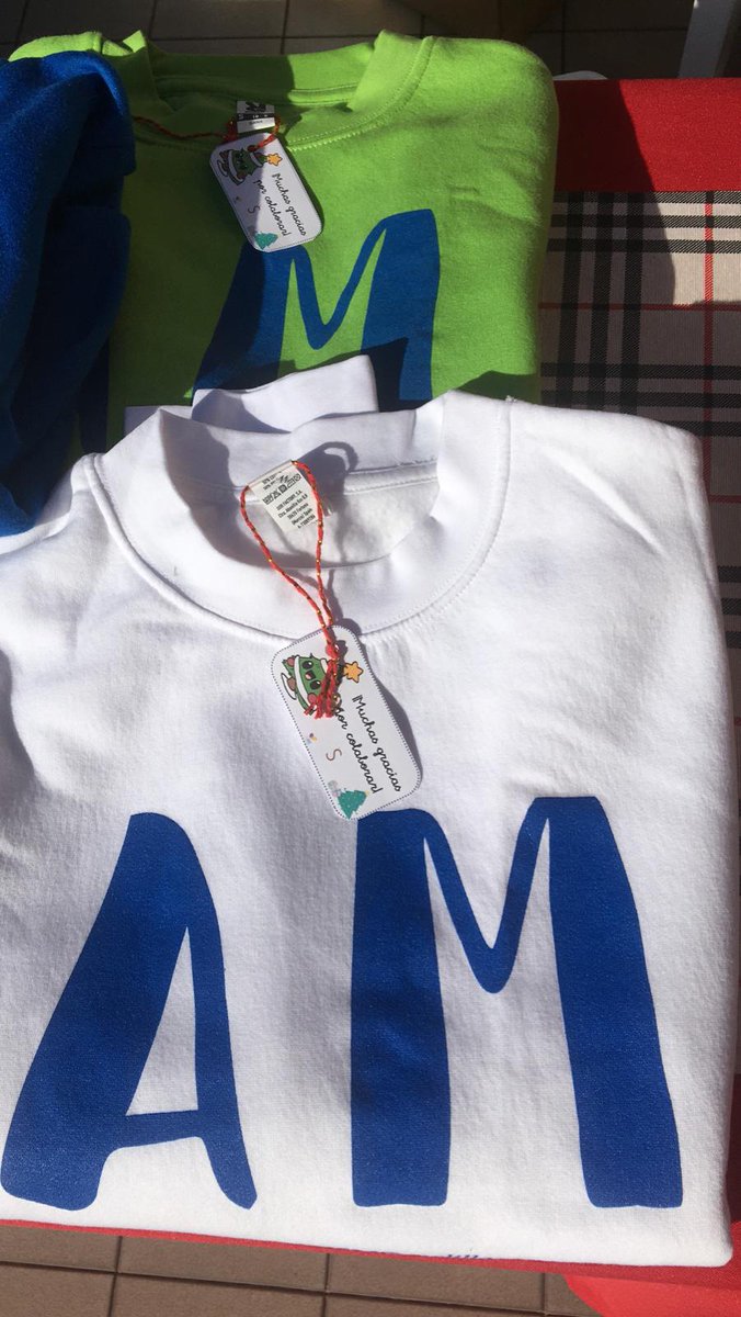 Las conocidas sudaderas de la entidad también están a la venta en el Mercadillo Navideño de <a href="/AutismoMelilla/">Autismo Melilla</a>.