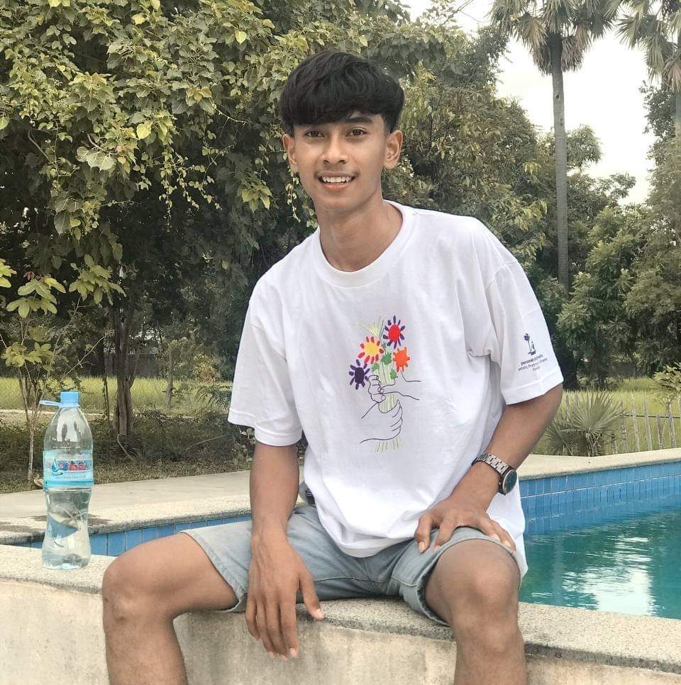 Li67243658's tweet photo. ក្ដគាត់ធំចង់មើលឆាតមក🍆 https://t.co/CexbmQ5YIL