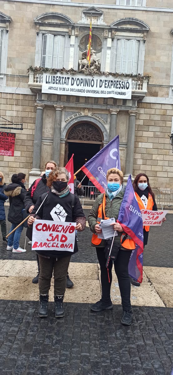 co_bascatalunya's tweet photo. 💪Les companyes del SAD 🧑‍🤝‍🧑🧑‍🤝‍🧑🧑‍🤝‍🧑  (Servei de Atenciò Domiciliaria)  tornen a movilitzar-se per demanar a l' @bcn_ajuntament  un Conveni de Ciutat!

‼️ Prou precarietat a l' Ajuntament de Barcelona ‼️ https://t.co/chilhFSMMj
