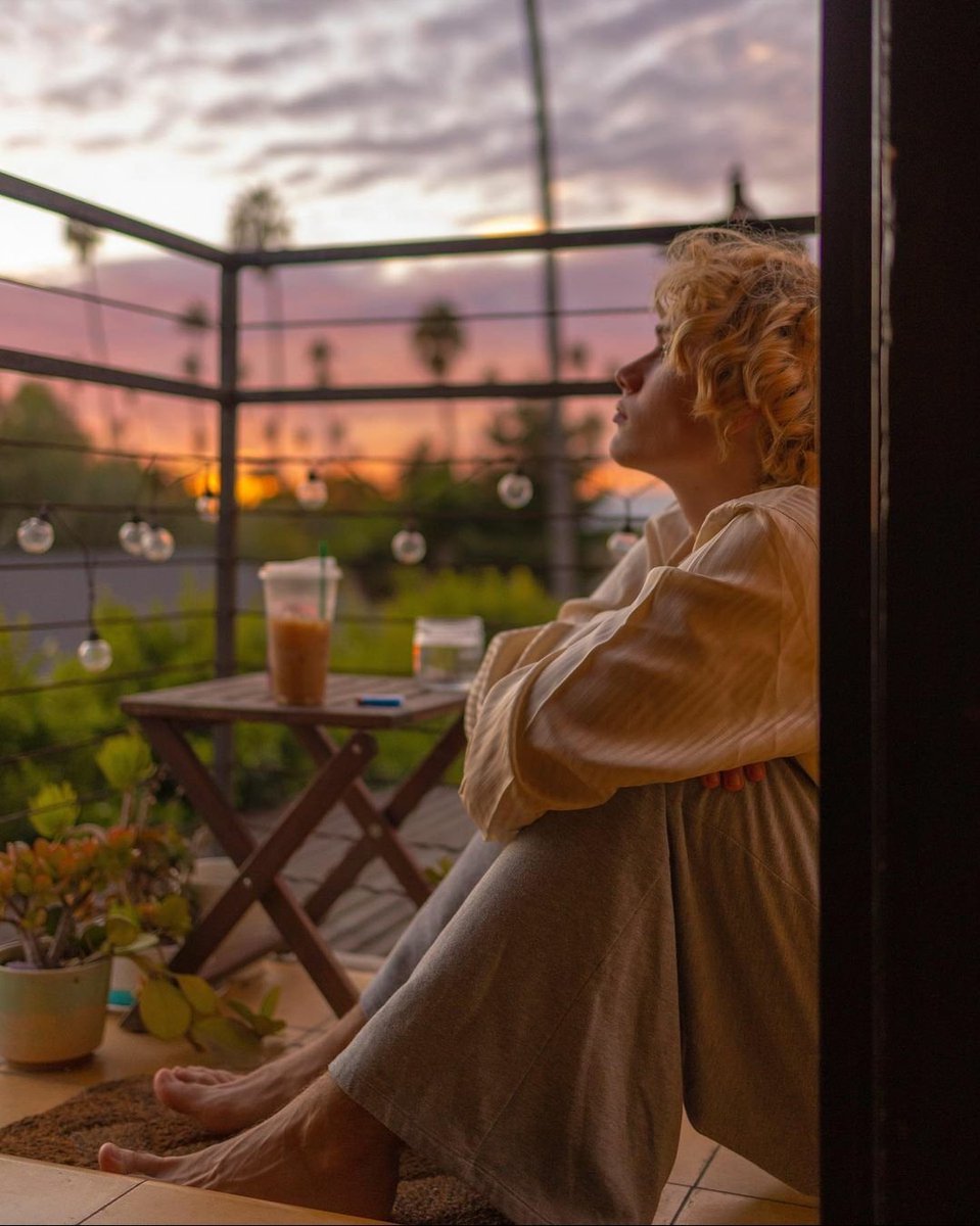 ⫷ 𝐴𝑙𝑒𝑐 𝐻𝑖𝑙𝑙 ⫸

𝙸 𝚜𝚝𝚒𝚕𝚕 𝚜𝚎𝚎 𝚢𝚘𝚞𝚛 𝚜𝚑𝚊𝚍𝚘𝚠𝚜 𝚒𝚗 𝚖𝚢 𝚛𝚘𝚘𝚖.

↻ ＋ ♡