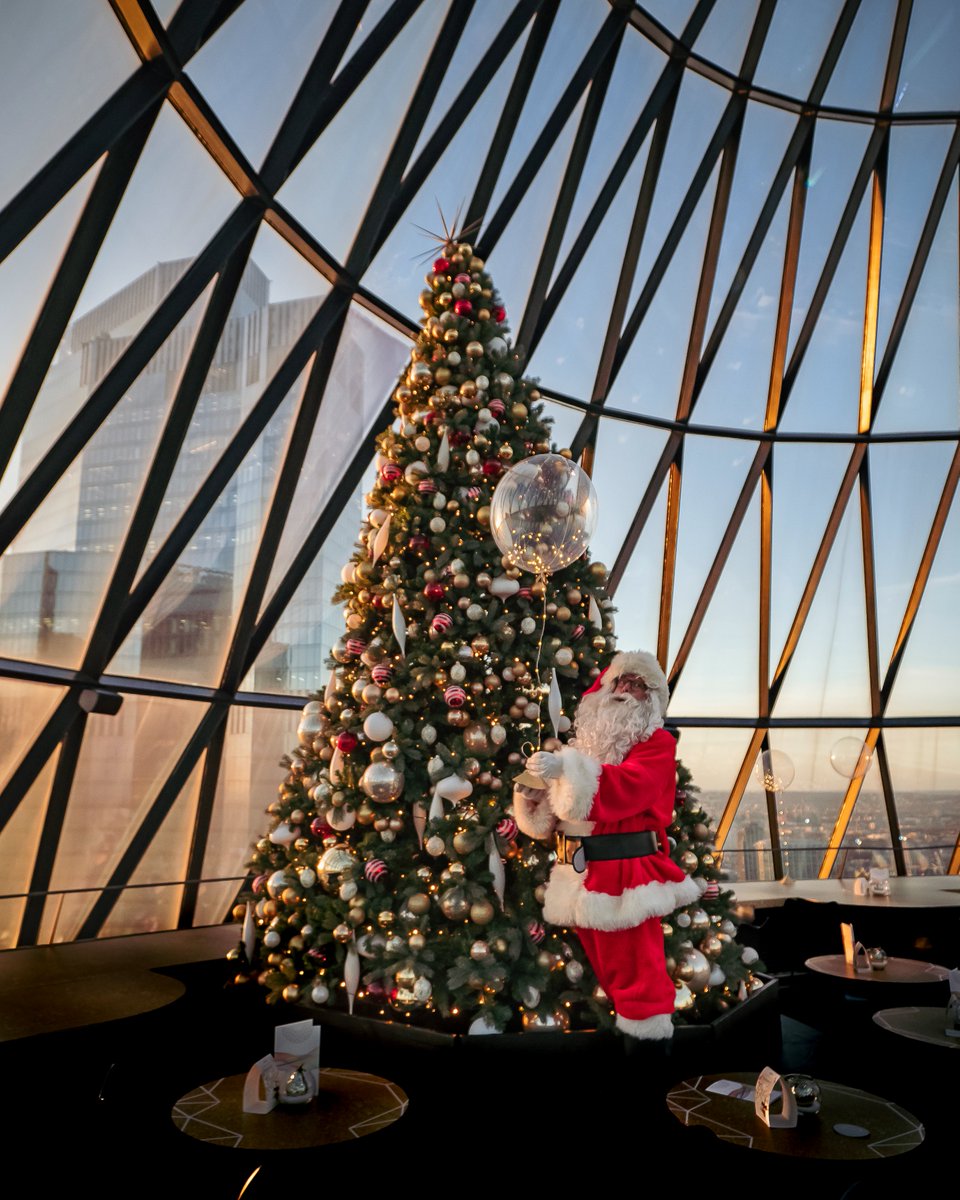 SearcysLondon's tweet photo. Huge thanks to Santa @ClausLondon  for finding time in his busy schedule to pop in and see us at some of our spectacular venues - The View at Lincoln's Inn Fields, the home of @RCSnews, @116PallMall and @SearcysGherkin . We hope you have enjoyed your visit!
#Christmas https://t.co/i2xxP3b0Ho