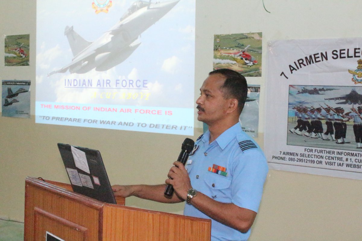 NCCBrindavan's tweet photo. Talk on career opportunities In #IndianAirForce Held in @Brindavan_BGI  On 22-Dec-2021. All Students gained the knowledge about Indian airforce And How to join #IndianAirForce . An simulation exibition was also Held Where all students Got a chance to experience pilot view. https://t.co/xJhZl2in03
