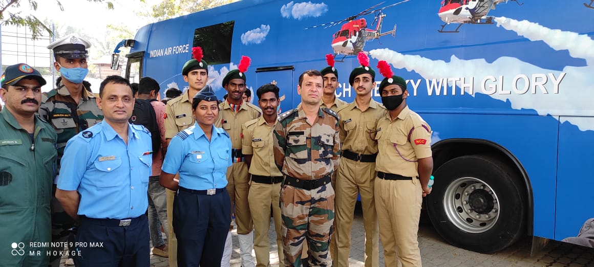 NCCBrindavan's tweet photo. Talk on career opportunities In #IndianAirForce Held in @Brindavan_BGI  On 22-Dec-2021. All Students gained the knowledge about Indian airforce And How to join #IndianAirForce . An simulation exibition was also Held Where all students Got a chance to experience pilot view. https://t.co/xJhZl2in03