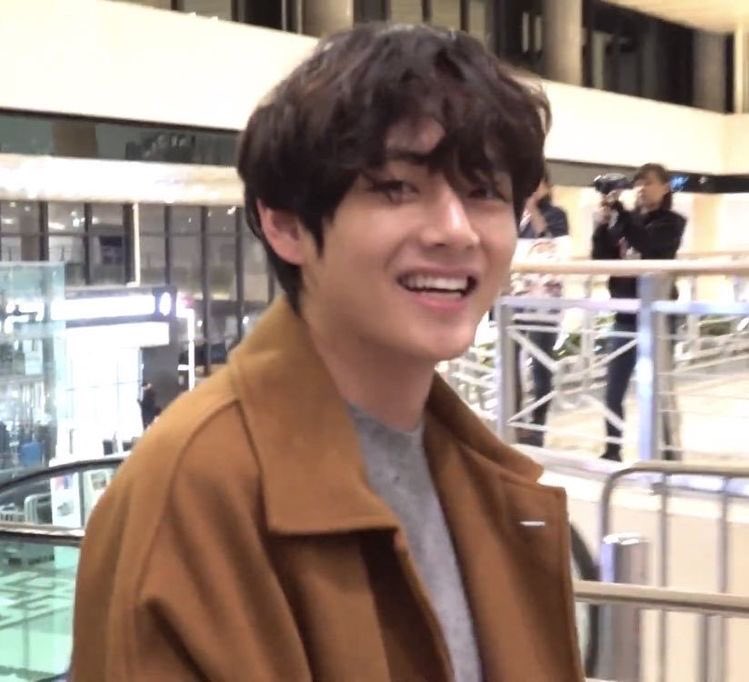 allhailbltchV's tweet photo. Peak boyfriend look of taehyung https://t.co/CS9fu6fepl