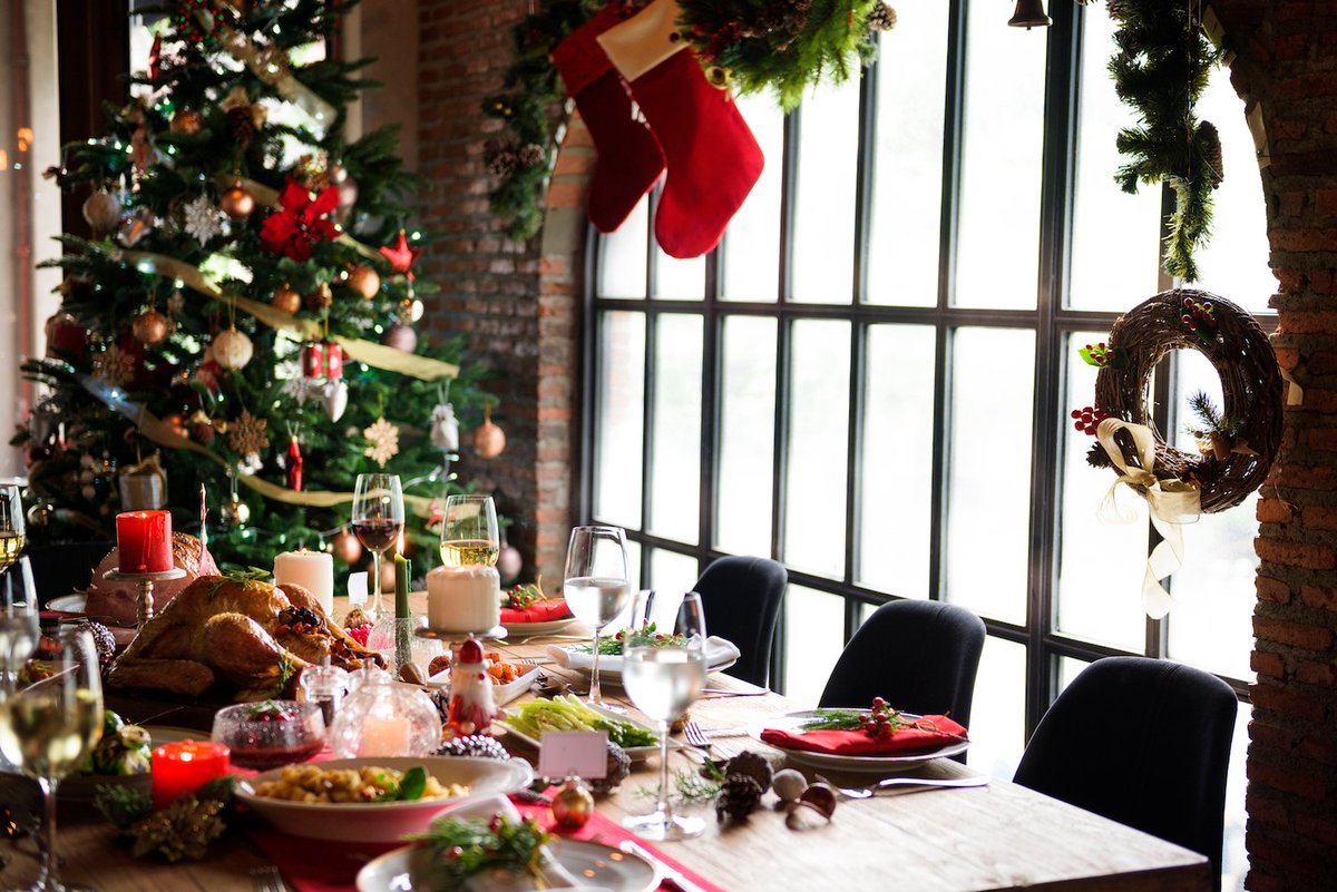 CambsConserv's tweet photo. Wide windows really #letthelightin and make everything sparkle. Whatever your style, take a moment to decorate your table this year.  🌲 https://t.co/9TERELMtur