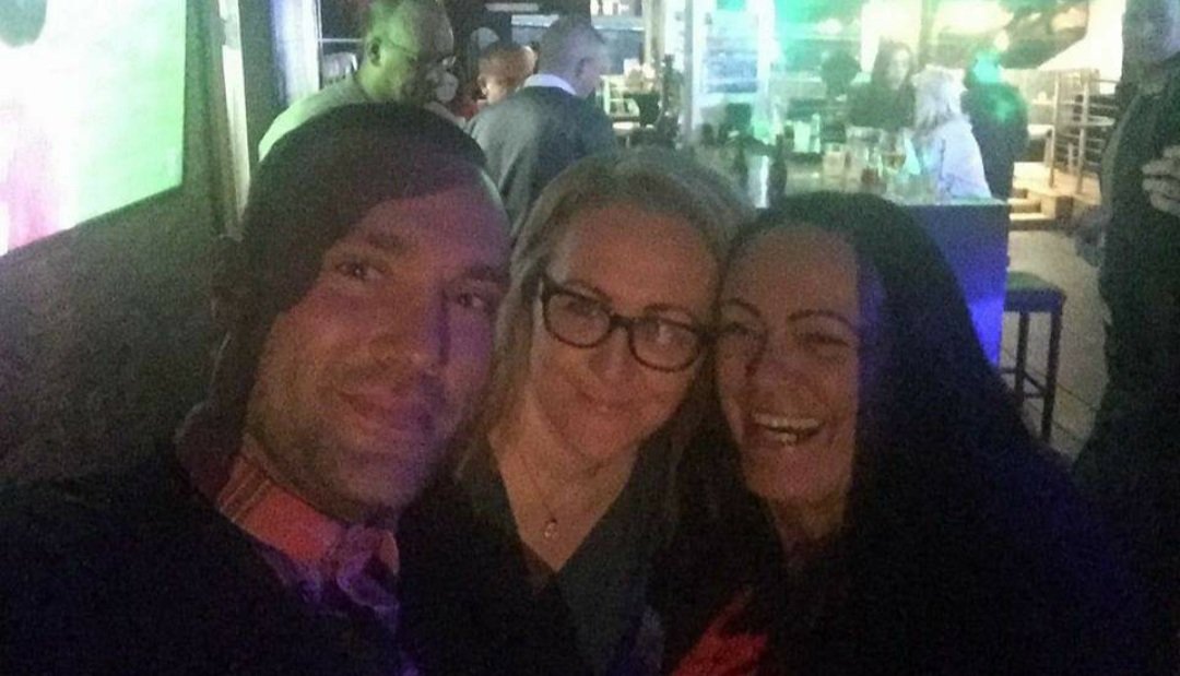 debilvsmusic's tweet photo. My memories from four years ago. Gutted not to be seeing you at Christmas again @CalumBest Merry Christmas to you and @AngieBest hope use have a nice relaxing time. Roll on 2022 #glasgowmissesyou #thanksformakingmesmile  @donnalang321 https://t.co/XrPPluSBRl