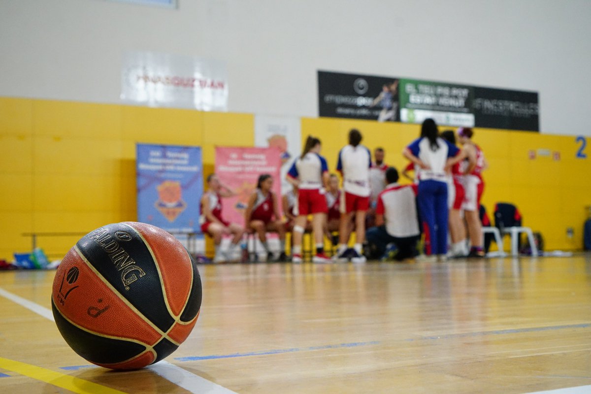 ajesplugues's tweet photo. Se suspenen els tornejos esportius previstos al voltant de Nadal i Reis per l'actual situació sanitària #COVID

⚽️Futbol aleví @CFAEspluguenc 
🏀Bàsquet cadet Ciutat d'#Esplugues @cb9esplugues 
🏐Volei júnior femení Ciutat d'Esplugues @CVoleiEsplugues 

ℹ️https://t.co/BXuo3wOoeR https://t.co/RGFFBKvEa1
