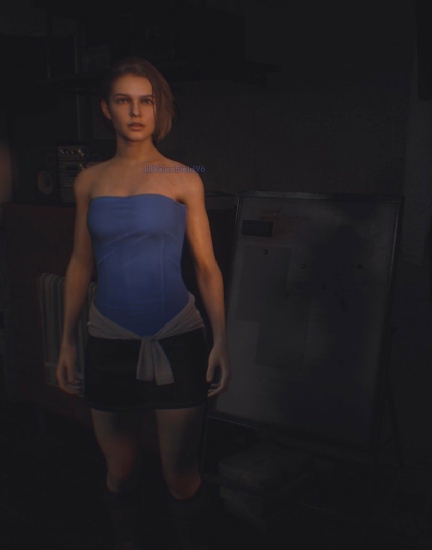 JillJVF96's tweet photo. In #JillValentine's flat,there's a note on slate with the date "August 7":it's the same day Jill started to write on diary in OG #RE3,two weeks after Mansion Incident.

#RE3R lore details are impressive...
#ResidentEvil #REBHFun #REBH25th #RE3Remake #RE1 #REremake #バイオハザード https://t.co/W8kR3WpZyG
