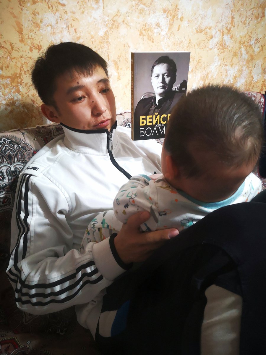 anerbaev's tweet photo. Серік Қантаев сыйлаған кітапты Ықылас екеуміз оқып бастадық. Бейсен Құранбек ағамыздың асыл бейнесі кітап бетінде ғана емес, жүрегімізде. Алла жанын жәннаттық етсін. https://t.co/gfeJT5q11V