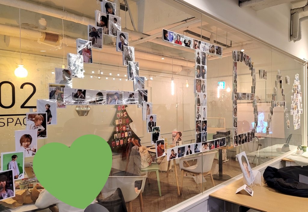 Oya_arashi's tweet photo. 3시까지 날 기다려준 트친분들께 치얼스...긴테 더 가지고 왔어야 했는데 부족했어서 맴이 좀 아프달까..그리고 이상한 짓도 많이 했는데 날 만나줬다? 당신 영원히 나랑 함께 해야만 움쪼쫩
#Merry_Aiba_Mas
#Happy_AIBA_DAY
#크리스마스이브에_내려온_기적
#햇살보다_밝은_너
#아이바마사키생일카페 https://t.co/4ETIFNsw11