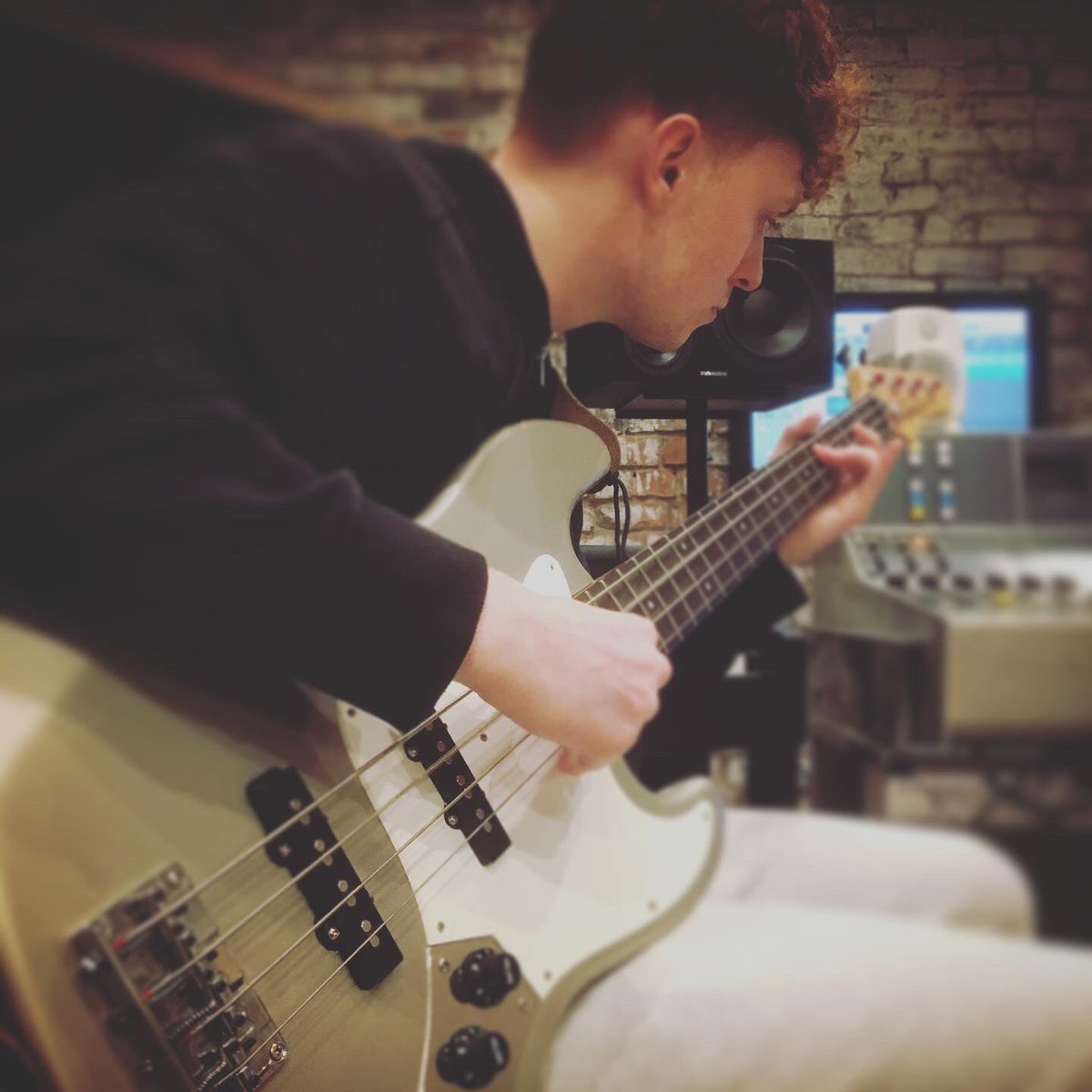 theDanielJLogan's tweet photo. Some shots from this week at Fox Barn Studios in #Cheshire. Getting some brilliant bass and guitar sounds recorded before Christmas 😃🦊🎄 #recordingstudio #bass #guitar https://t.co/wwYZvdFMOp