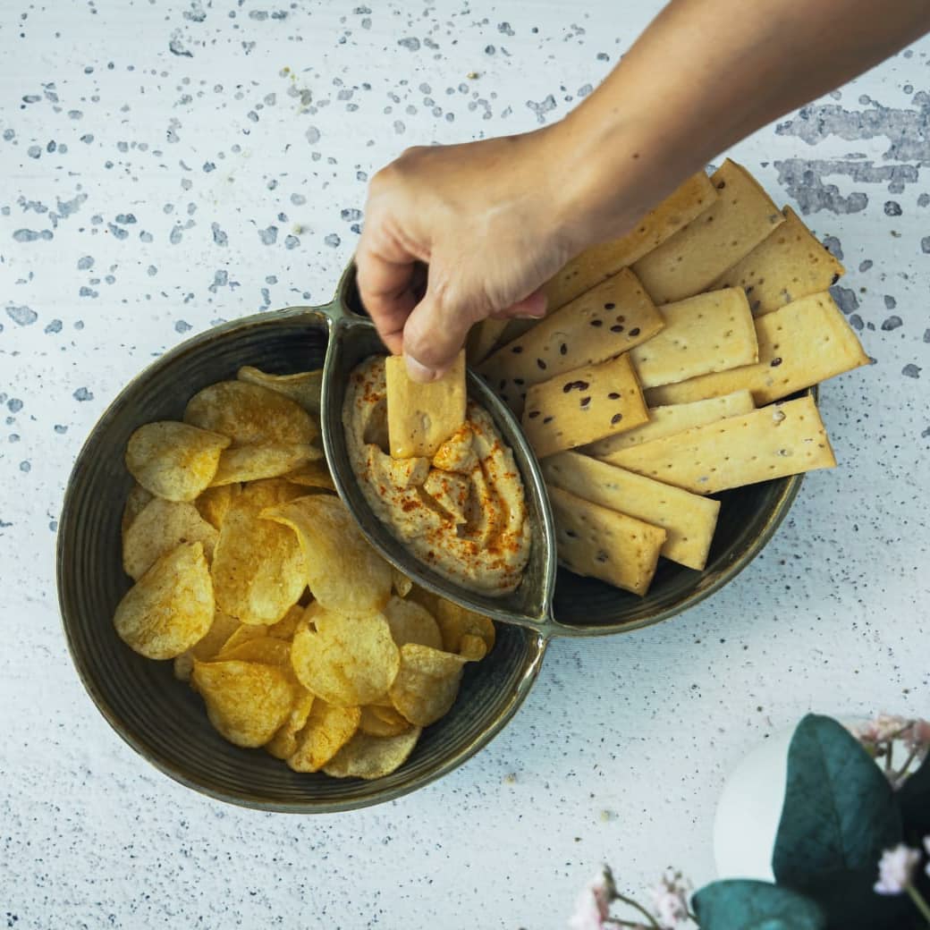 AmalfieeC's tweet image. Introducing Navhara Dip Bowls!!
With beautiful shape and colour this piece is a must for your snack time.
Shot by @pjayshri24 
.
.
.
#amalfieedinneressentials #amalfiee #dipbowl #newbie #navhara #ceramicsindia #snackbowl #snacktime