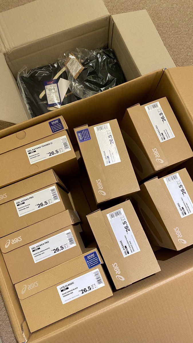 tsubaskate's tweet photo. Asicsからたくさんシューズとか届いた🤩 https://t.co/gj3TYFQwiR