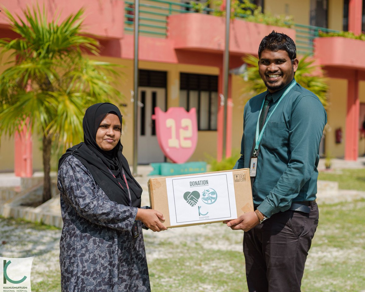 KRHmv's tweet photo. Total 1920 bottles of hand sanitizer have been provided to the schools of Kulhudhuffushi City including @AfeefuddinAdmin, @HDhAEC and @eduGS_53. Sanitizing hands helps to kill common pathogens and break the chain of communicable diseases such as Covid-19.

@MoHmv
@presidencymv https://t.co/7iDiMcYpuA