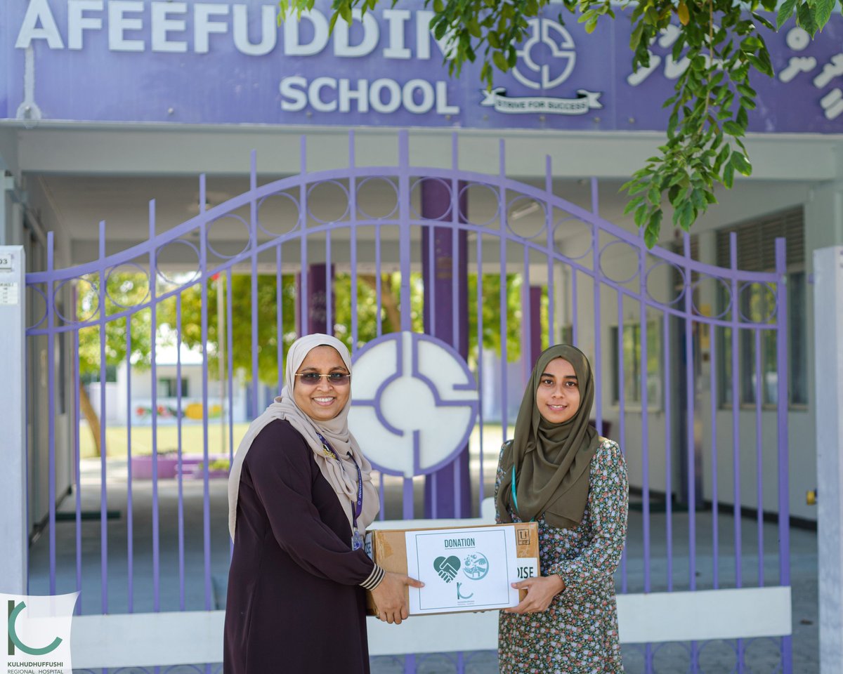 KRHmv's tweet photo. Total 1920 bottles of hand sanitizer have been provided to the schools of Kulhudhuffushi City including @AfeefuddinAdmin, @HDhAEC and @eduGS_53. Sanitizing hands helps to kill common pathogens and break the chain of communicable diseases such as Covid-19.

@MoHmv
@presidencymv https://t.co/7iDiMcYpuA