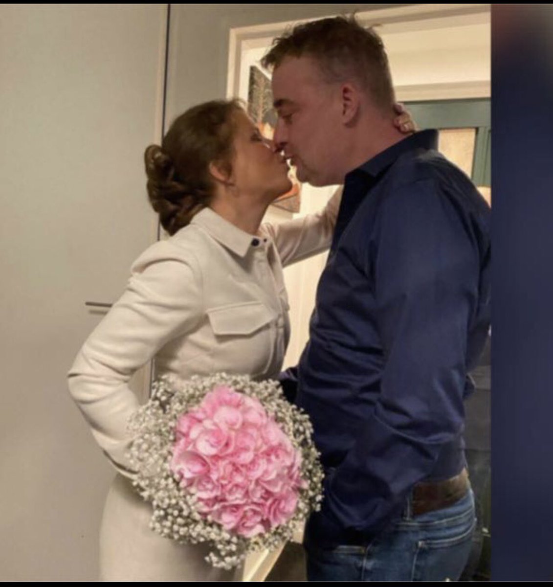 Mijn zwager, bij wie ze 3 van de meest agressieve en snelst groeiende tumoren hadden gevonden is vannacht rustig ingeslapen. 

Mijn zusje heeft er vrede mee, hij heeft geen pijn meer en heeft zijn waardigheid gehouden. Hij heeft gevochten tot de laatste minuut.