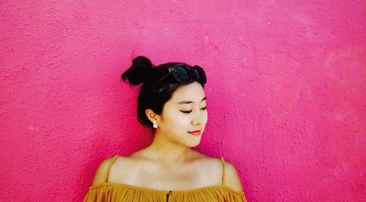 Girl 🧔‍♀️🧔‍♀️🧔‍♀️
#samecolor
#differentbackground