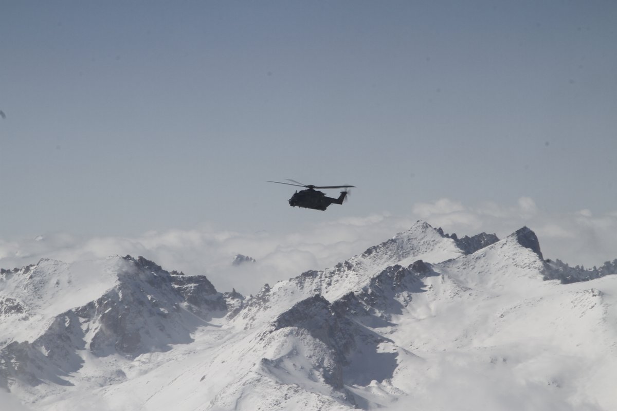 Bw_Einsatz's tweet photo. Ein Jahr mit vielen Herausforderungen geht zu Ende. Die #BundeswehrimEinsatz blickt zurück und teilt Impressionen aus dem Februar 2021. #ResoluteSupport #CapacityBuildingIraq #MINUSMA #EFP @bundeswehrInfo @Deutsches_Heer @SKB_JSES @Team_Luftwaffe @SanDstBw @BMVg_Bundeswehr https://t.co/7Bgyljju2o