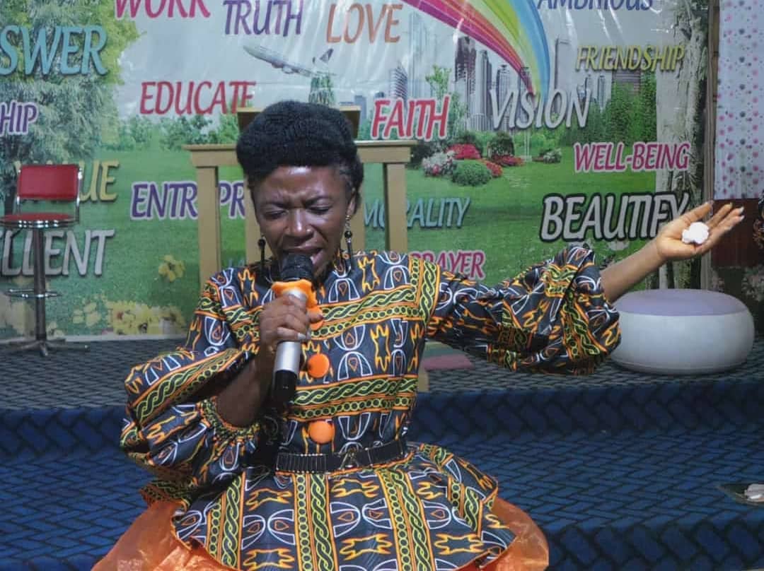 akubaiofficial's tweet photo. Hello AkuBai supporters world wide, I spent a blessed moment at the Rainbow Family Ministries Fellowship Ahala yesterday. A big thank you to the King Prophet for having me.
'Dieu te voit' is still available here : https://t.co/kjfUiOCvAk
#NikiHeat #AkuBai https://t.co/Xwn8z234x9