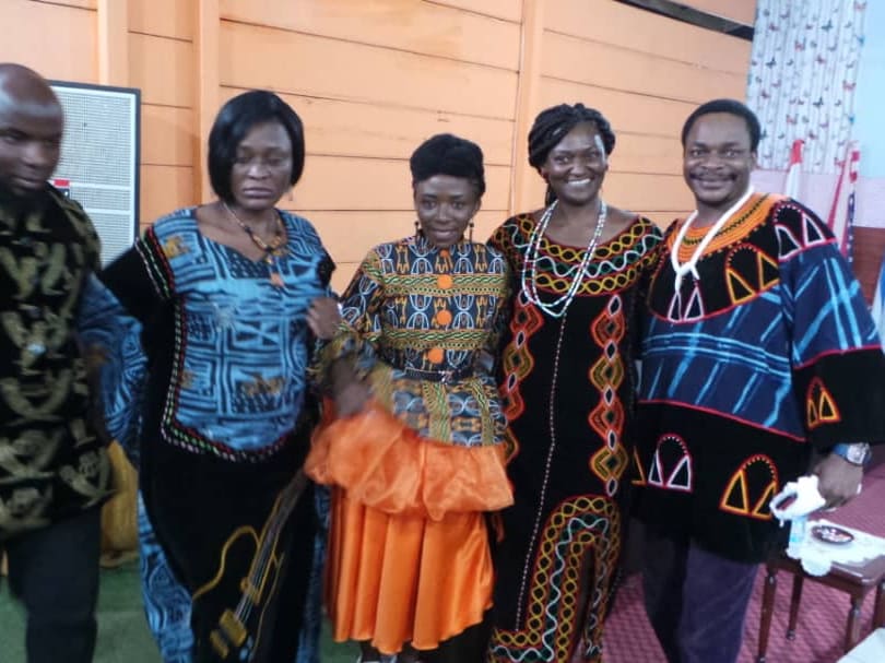 akubaiofficial's tweet photo. Hello AkuBai supporters world wide, I spent a blessed moment at the Rainbow Family Ministries Fellowship Ahala yesterday. A big thank you to the King Prophet for having me.
'Dieu te voit' is still available here : https://t.co/kjfUiOCvAk
#NikiHeat #AkuBai https://t.co/Xwn8z234x9