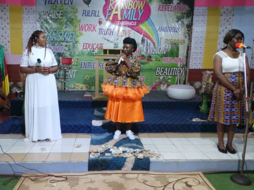 akubaiofficial's tweet photo. Hello AkuBai supporters world wide, I spent a blessed moment at the Rainbow Family Ministries Fellowship Ahala yesterday. A big thank you to the King Prophet for having me.
'Dieu te voit' is still available here : https://t.co/kjfUiOCvAk
#NikiHeat #AkuBai https://t.co/Xwn8z234x9