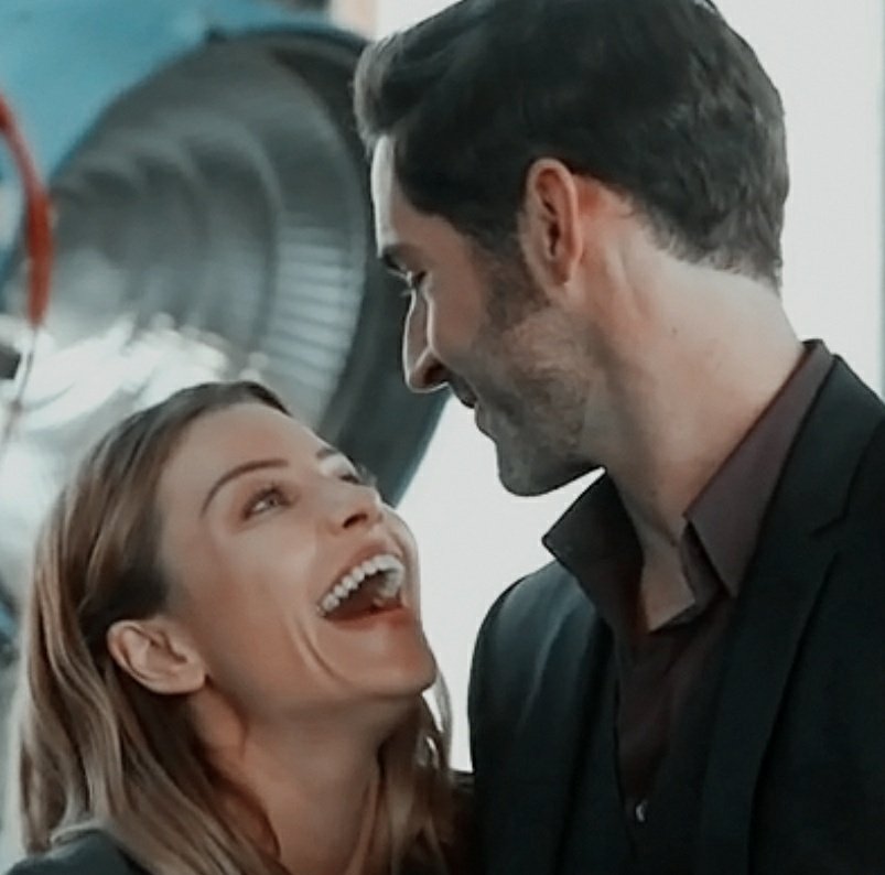 LuciferRewatch's tweet photo. This look lasted 6 years 🥺❤
On and off screen. https://t.co/VFt7vAQpZc