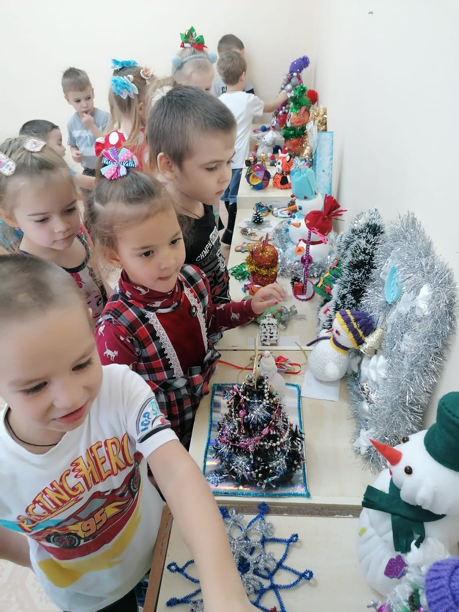 В ДОУ прошла выставка совместного творчества детей и родителей "Новогодний сувенир", спасибо всем за участие