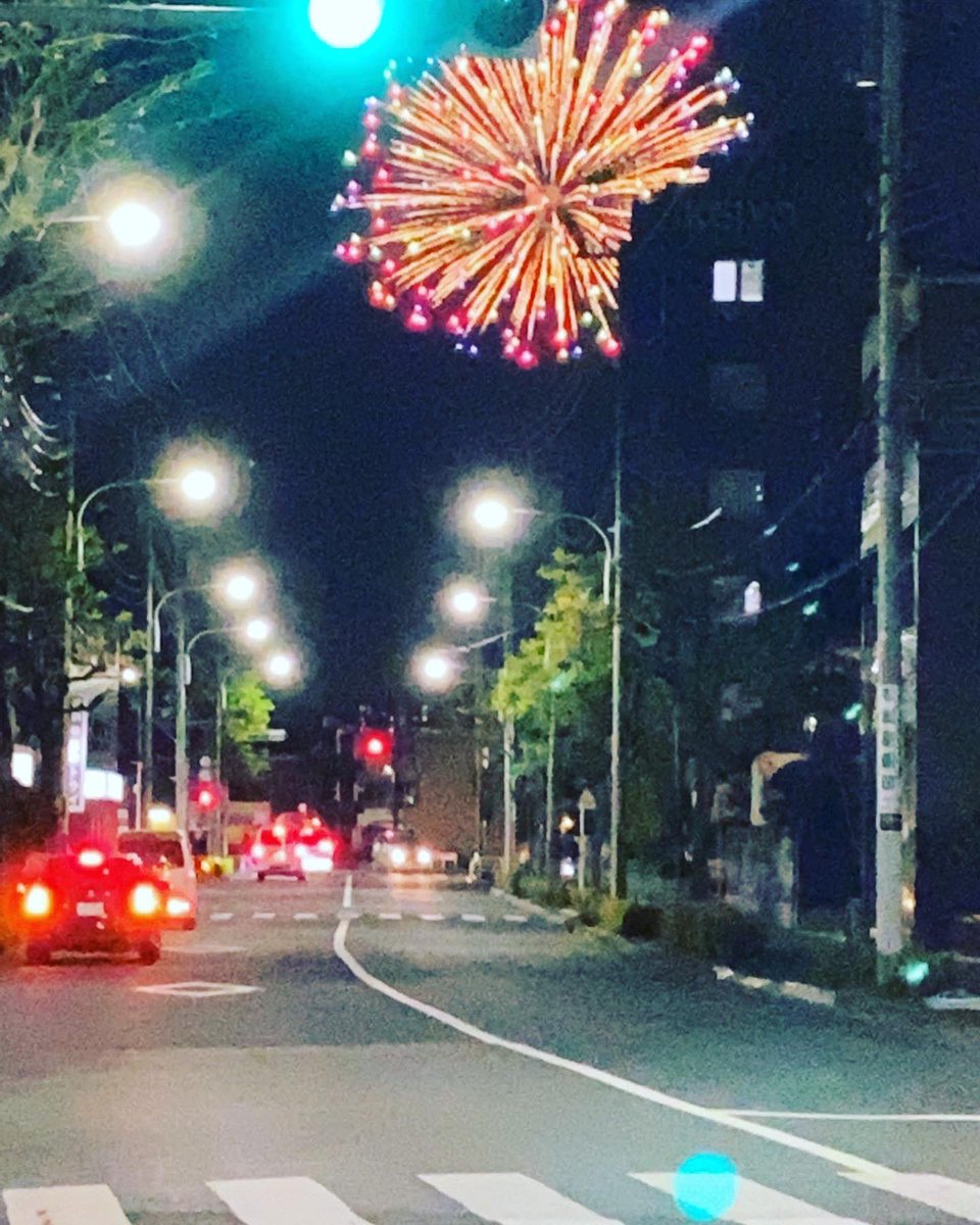 musubi0823's tweet photo. こんにちは🌞
なんと！12月にゲリラで花火が上がりました🎇
ちょっと早めのクリスマスプレゼントかな🎅

篠崎駅前結び整骨院・鍼灸院
03-6876-0371
＃篠崎駅前結び整骨院・鍼灸院
#産後
#ゲリラ花火 https://t.co/41zOQG6NWx