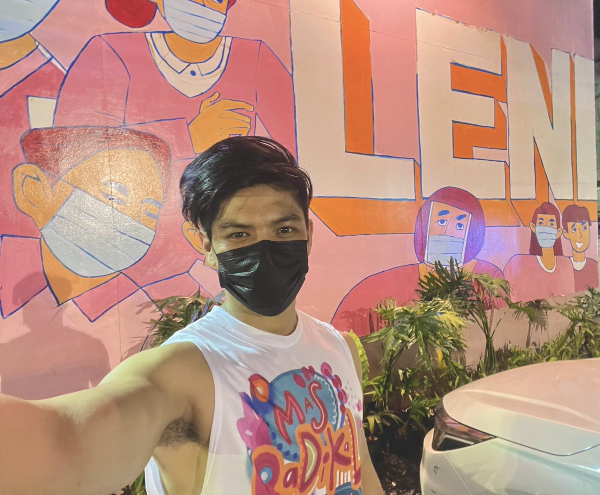 armanfferrer's tweet photo. 2nd night!
So much positive energy going around!
Tulong tulong lang lahat.
Thanks @pauloMDtweets for my shirt! Sakto sa pagbubuhat! 💪🏼
Let’s go volunteer! Laban! 💕🇵🇭
#LetLeniLead2022 #LeniRobredo2022 https://t.co/DaxFsYA88A