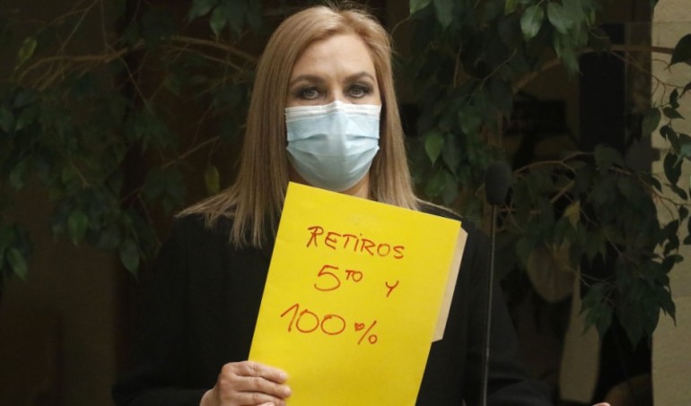cambio21cl's tweet photo. Diputada Pamela Jiles pide como "deseo de Navidad" la tramitación del quinto retiro: "Esta es la última posibilidad que tenemos" https://t.co/sJjd7xbtEN https://t.co/DWOb4xrKxi