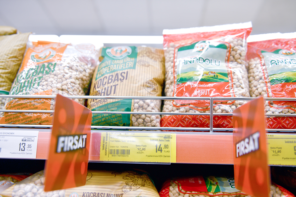 Kaliteli ve doğal ürünleri tüketiciyle buluşturan #TarımKredi Kooperatif Market'te, dövizdeki düşüş fiyatlara yansıdı. Temel gıda ve ihtiyaç maddelerinde % 30’a varan indirim yapan #KooperatifMarket, unda % 27, ayçiçeği yağında ise % 11 indirim yaptı.
tarimkredi.org.tr/gundem/haberle…