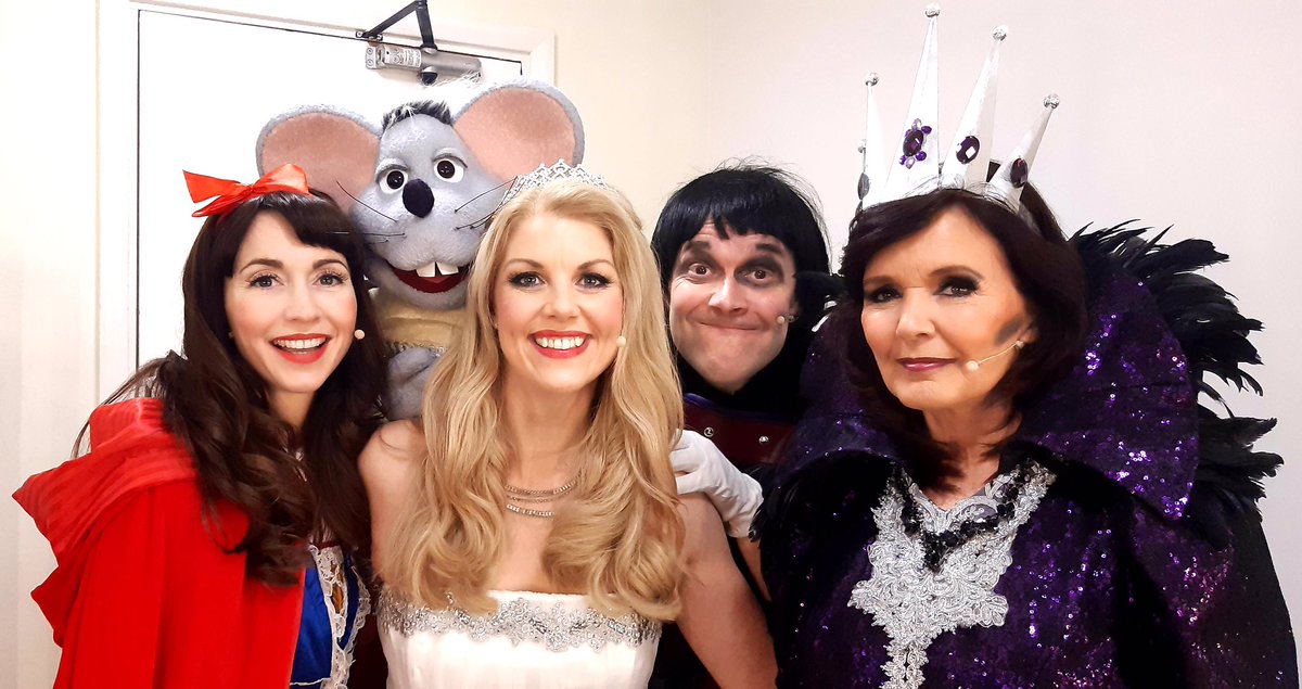 WinkTaylor1's tweet photo. Here’s me as Igor the Henchman at the @Staff_Gatehouse @RedEntsUK #pantomime spoiling this picture of @rebecca7keatley @TheoMouse and @MaureenNolan_ #alotoffun https://t.co/QeWZzZ8HQ7