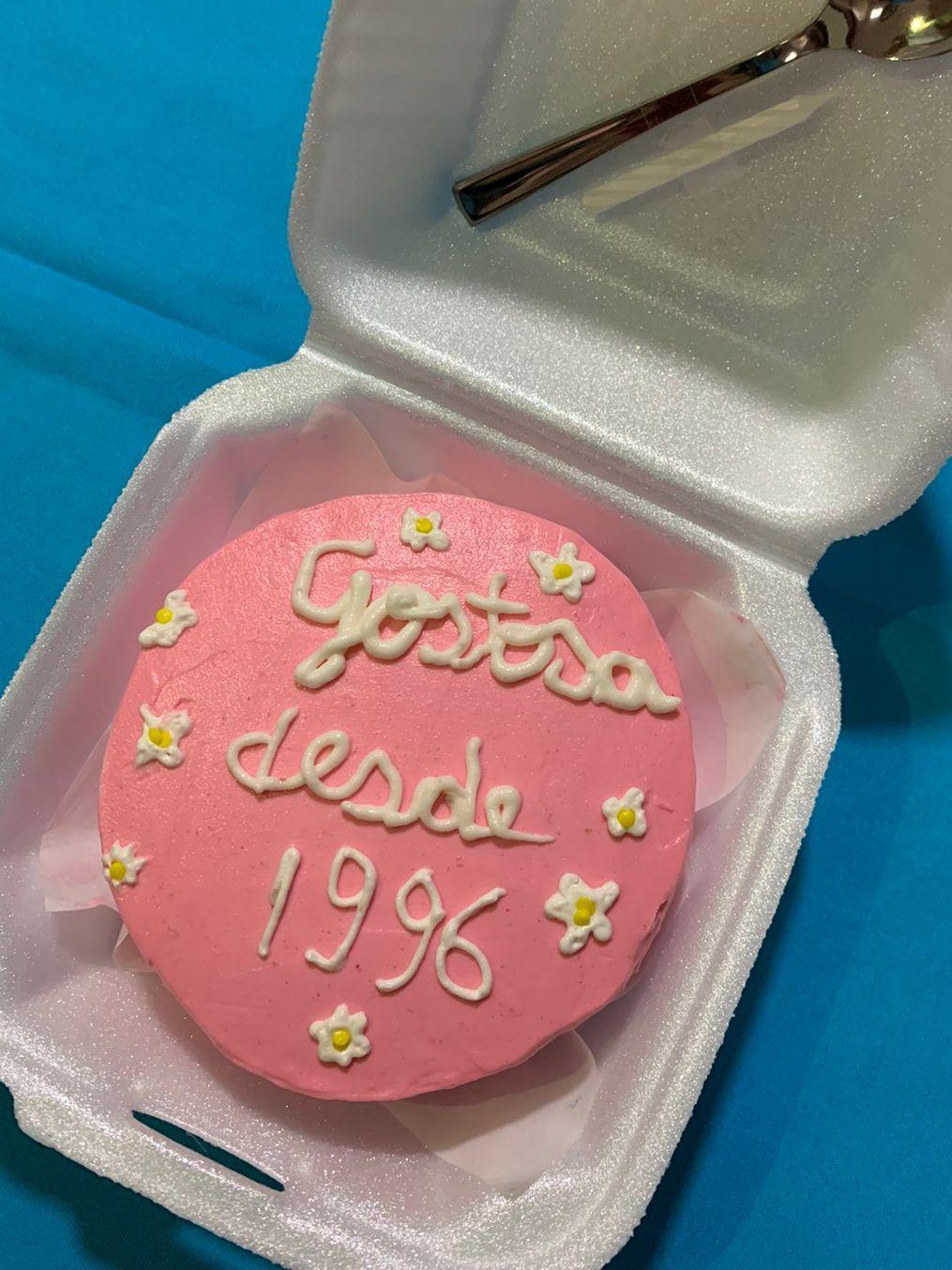 Conheça os bentô cakes, bolinhos na marmita com frases e desenhos  engraçados - Verso - Diário do Nordeste