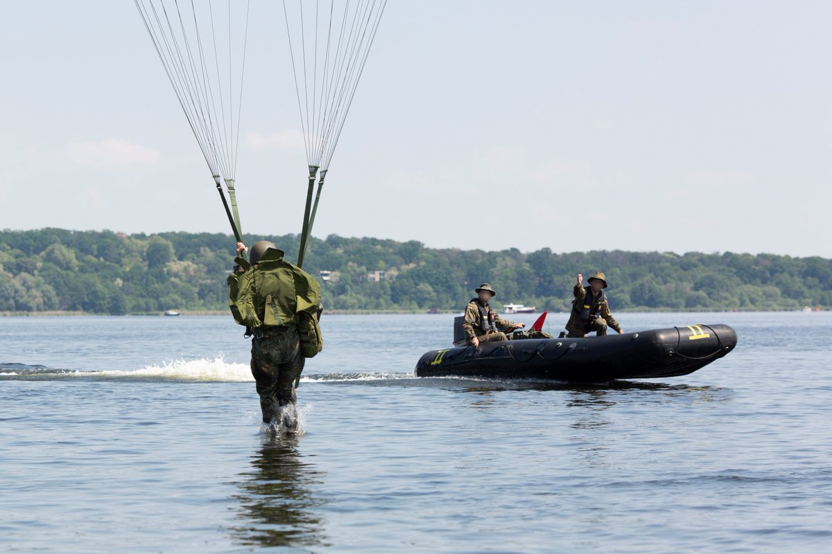 Bw_Einsatz's tweet photo. Ein Jahr mit vielen Herausforderungen geht zu Ende. Die #BundeswehrimEinsatz blickt zurück und teilt Impressionen aus dem Juni 2021. #Einsatzführungskommando #CounterDaesh #EFP - Ereignis des Monats: Die letzten deutschen Soldatinnen und Soldaten verlassen #ResoluteSupport https://t.co/etXYiYoMYs