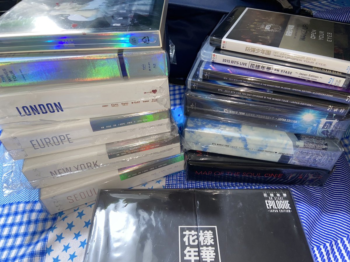 sugabells07's tweet photo. Oooops wag kayong mag ubos ng money, magtira kayo para sa benta ko.. chaaaar.. 
available on carousell at sugabellshoppe 😅😅😅
#loveyourself #thewingstour #hyyh #epilogue #bts #bluray https://t.co/cuwQEwpJaF