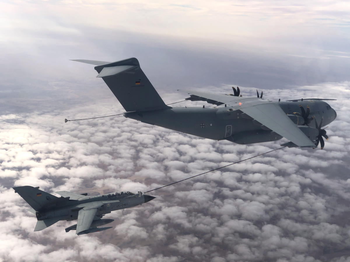 Bw_Einsatz's tweet photo. Ein Jahr mit vielen Herausforderungen geht zu Ende. Die #BundeswehrimEinsatz blickt zurück und teilt Impressionen aus dem Juni 2021. #Einsatzführungskommando #CounterDaesh #EFP - Ereignis des Monats: Die letzten deutschen Soldatinnen und Soldaten verlassen #ResoluteSupport https://t.co/etXYiYoMYs