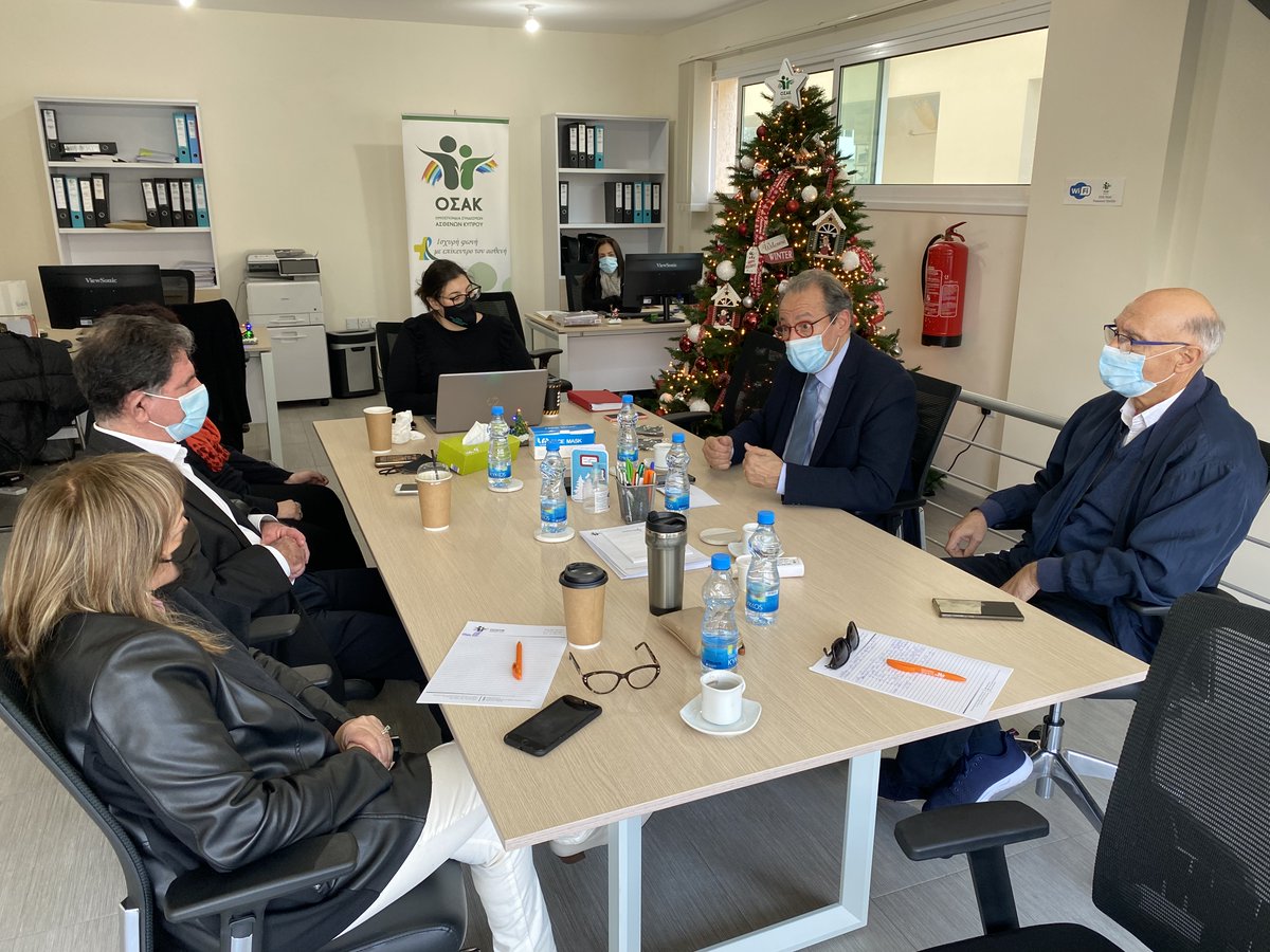 m_eliades's tweet photo. 2/2
H Υγεία αποτελεί αναφαίρετο κοινωνικό δικαίωμα των πολιτών και ως τέτοιο πρέπει ν’ αντιμετωπίζεται. Παράλληλα, παρέδωσα κουπόνια αξίας €200, ως μία συμβολική χειρονομία στήριξης των πιο ευάλωτων οικονομικά ασθενών. https://t.co/8tpQJhLzoR