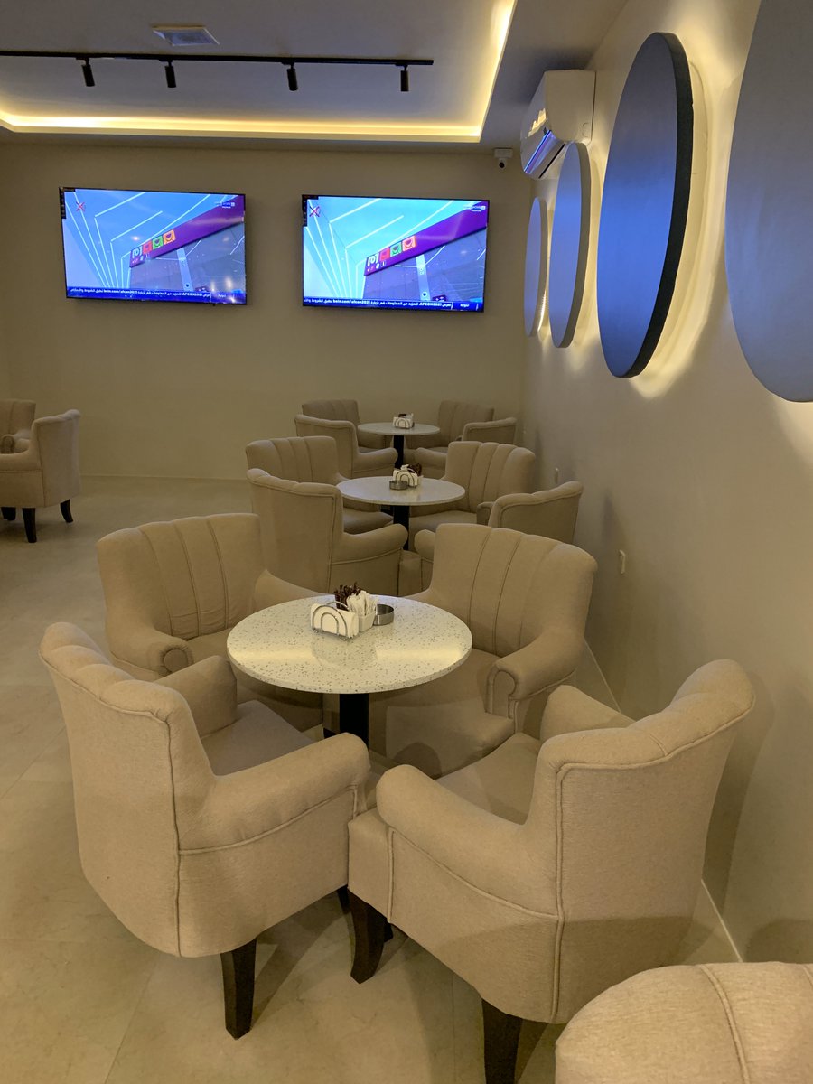 • صور القسم الخاص بالمدخنين ..