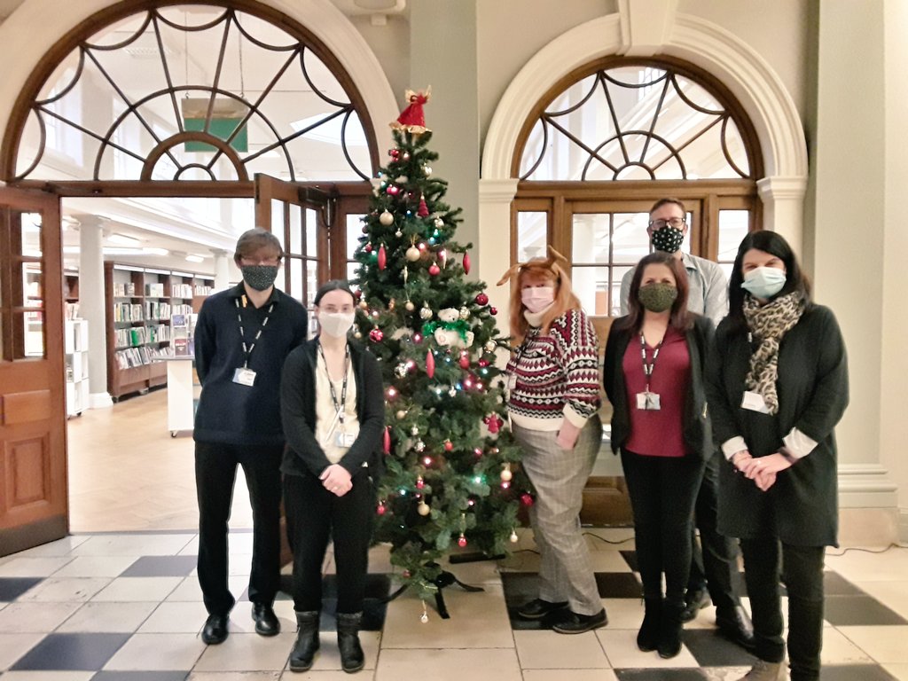 #day23 Lenny is making the most of the library before we close for Christmas! We open till 1pm tomorrow so plenty of time to grab some festive reads for over the holidays 🎄🎅 Merry Christmas from us all (and Lenny) here @YorkExplore ❄☃️ #LoveLibraries #ExploreMore