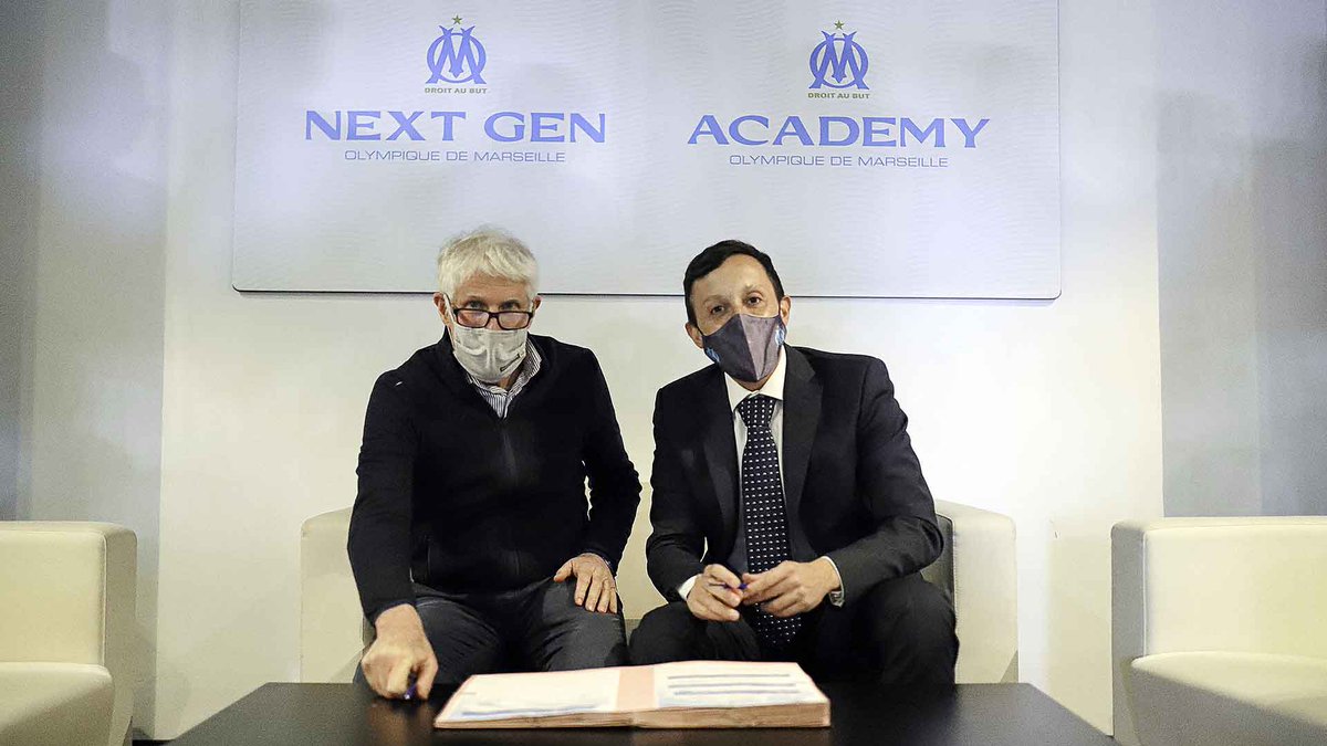 OMCdF's tweet photo. Le FC Mougins est devenu le premier club des Alpes-Maritimes partenaire de #OM au sein du programme #OMNextGeneration 💪👍👏
https://t.co/8K11hVFxGv https://t.co/XBhfJKRNfd